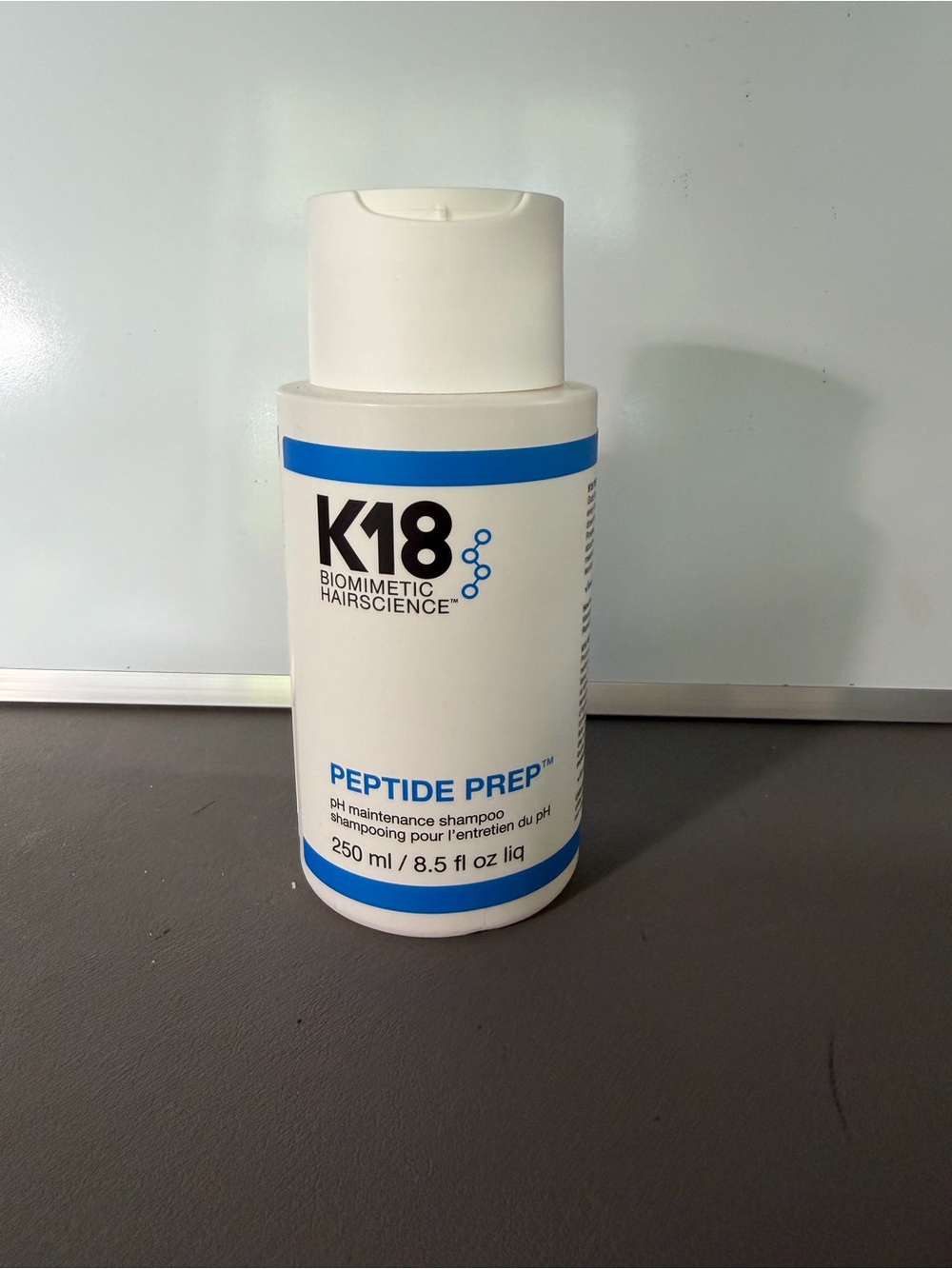 K18 Peptide Prep pH Maintenance Shampoo - White and Blue